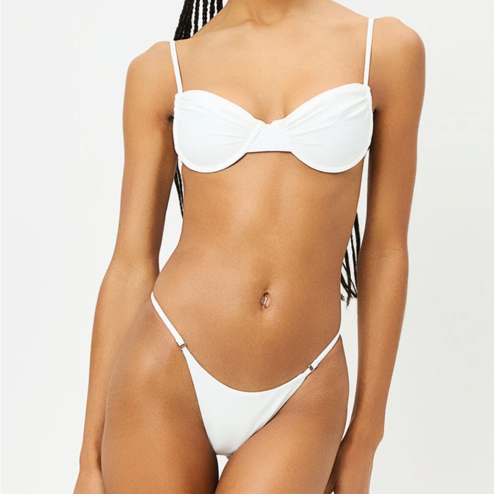 FRANKIES BIKINIS ❤️🔥 SARA BOTTOMS IN WHITE NWT SIZE LARGE - Picture 3 of 9